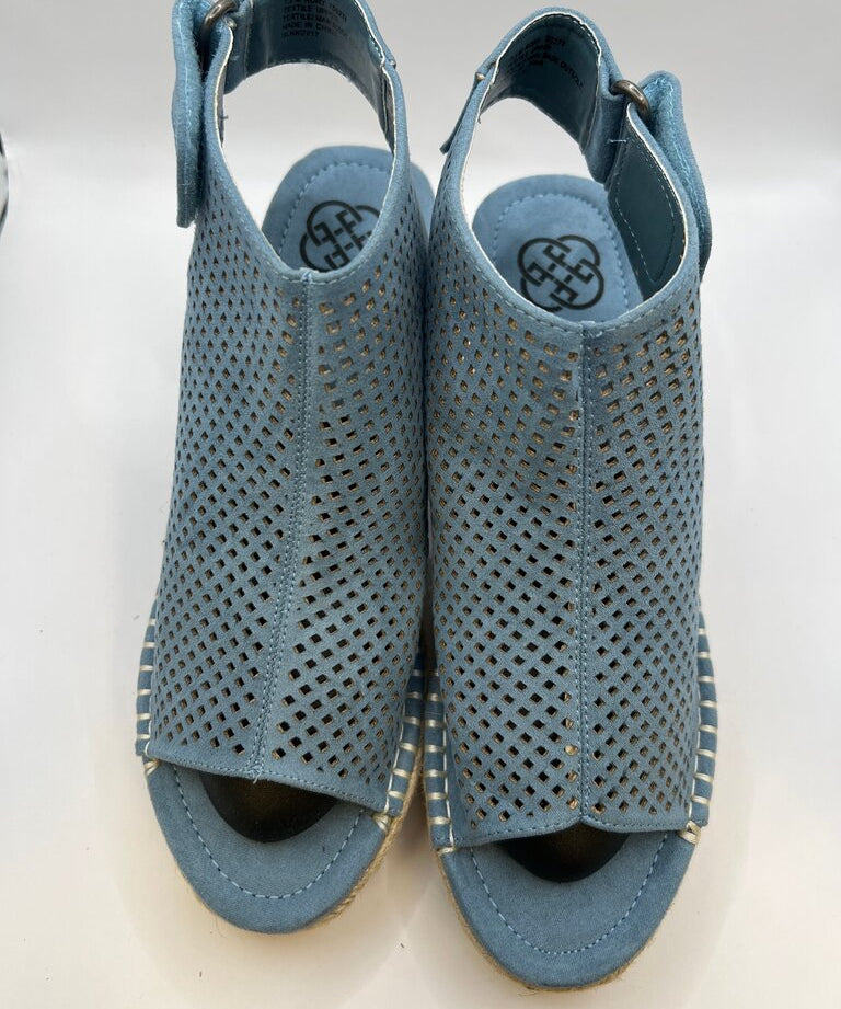 Daisy Fuentes Blue Perforated Platform Sandals
